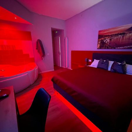 Vomero Suite And Deluxe Room B&B Napoli Bagian luar foto