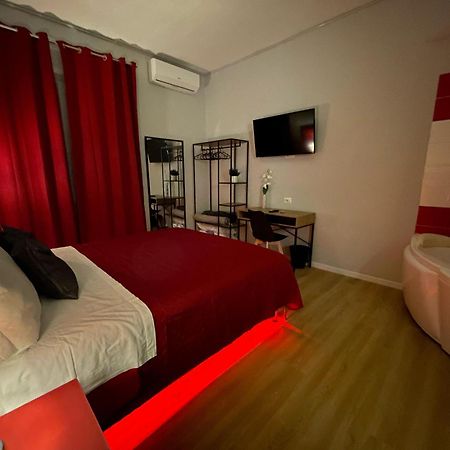 Vomero Suite And Deluxe Room B&B Napoli Bagian luar foto