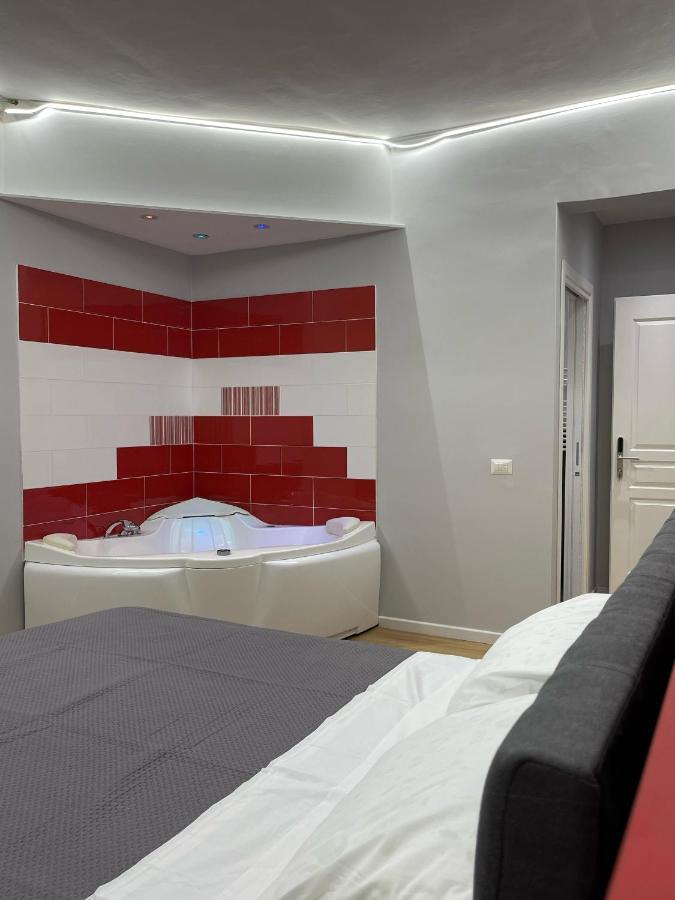 Vomero Suite And Deluxe Room B&B Napoli Bagian luar foto