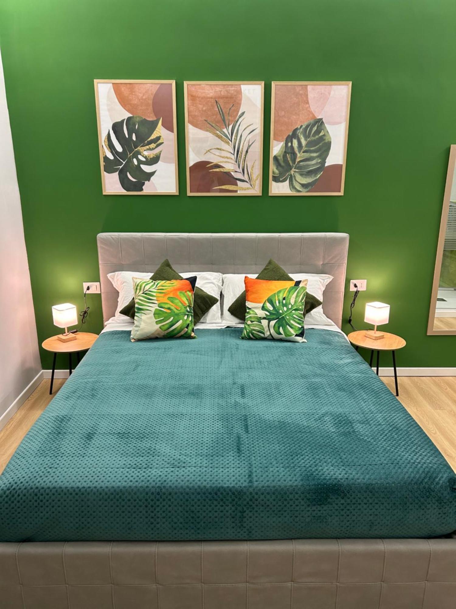 Vomero Suite And Deluxe Room B&B Napoli Bagian luar foto
