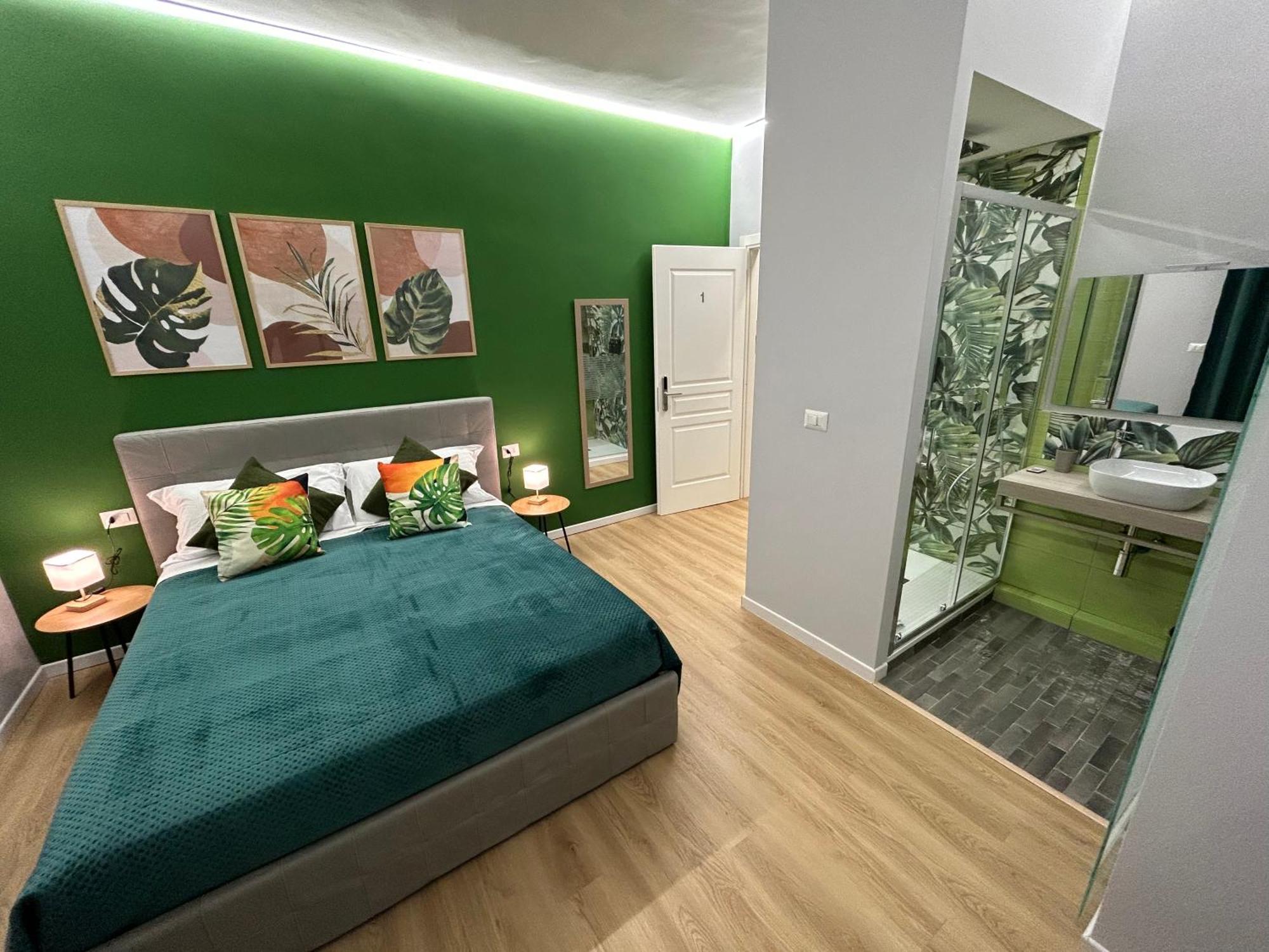 Vomero Suite And Deluxe Room B&B Napoli Bagian luar foto