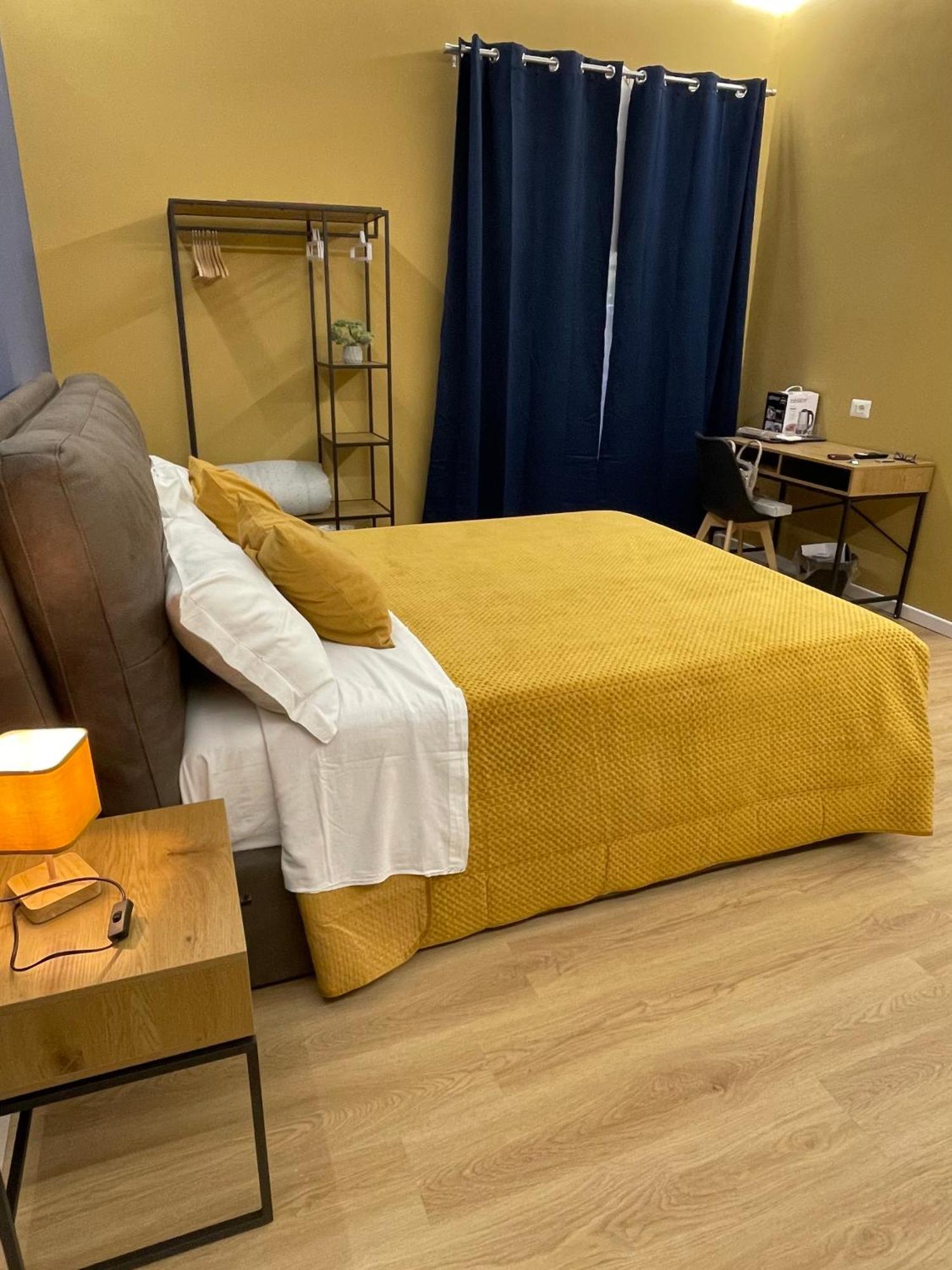Vomero Suite And Deluxe Room B&B Napoli Bagian luar foto