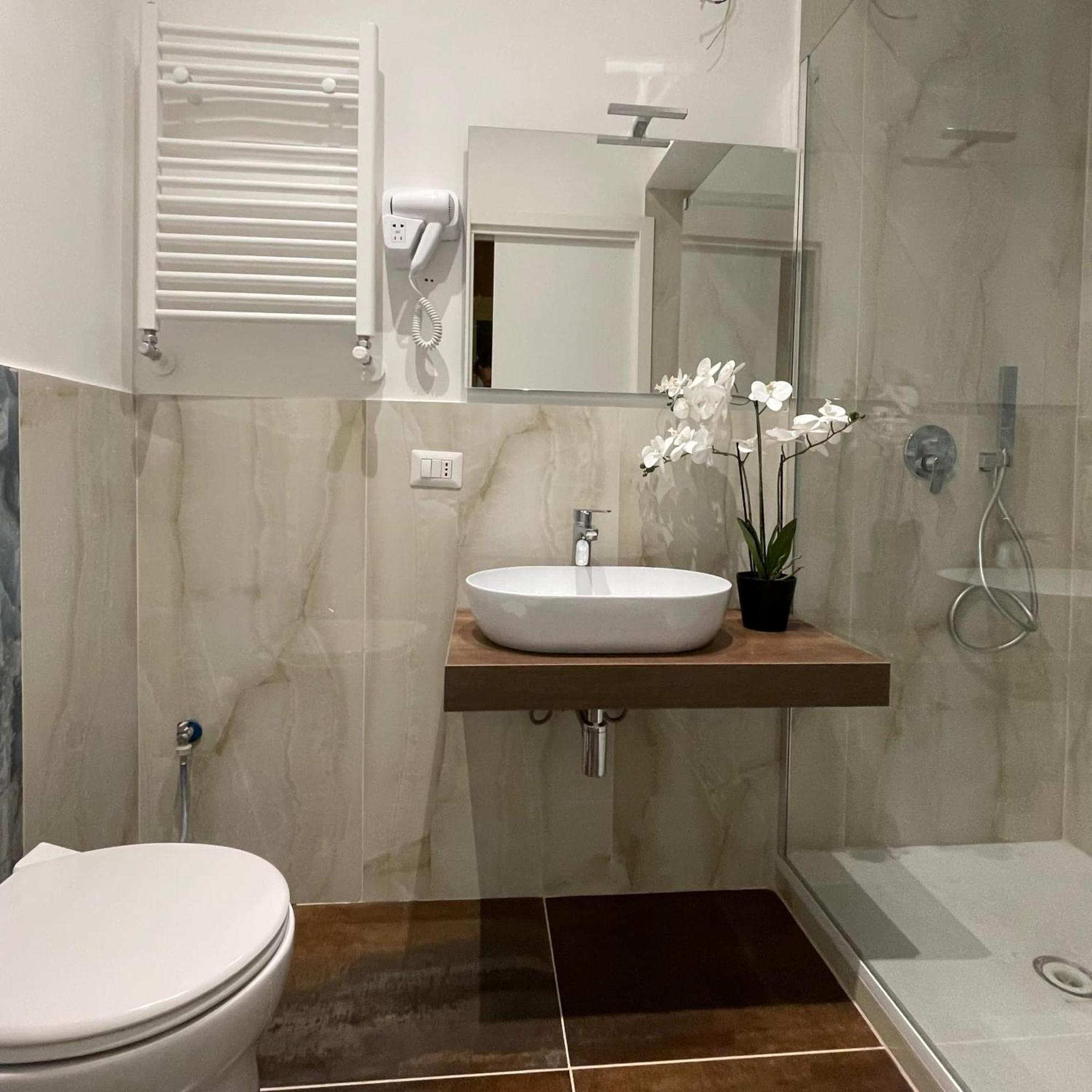 Vomero Suite And Deluxe Room B&B Napoli Bagian luar foto