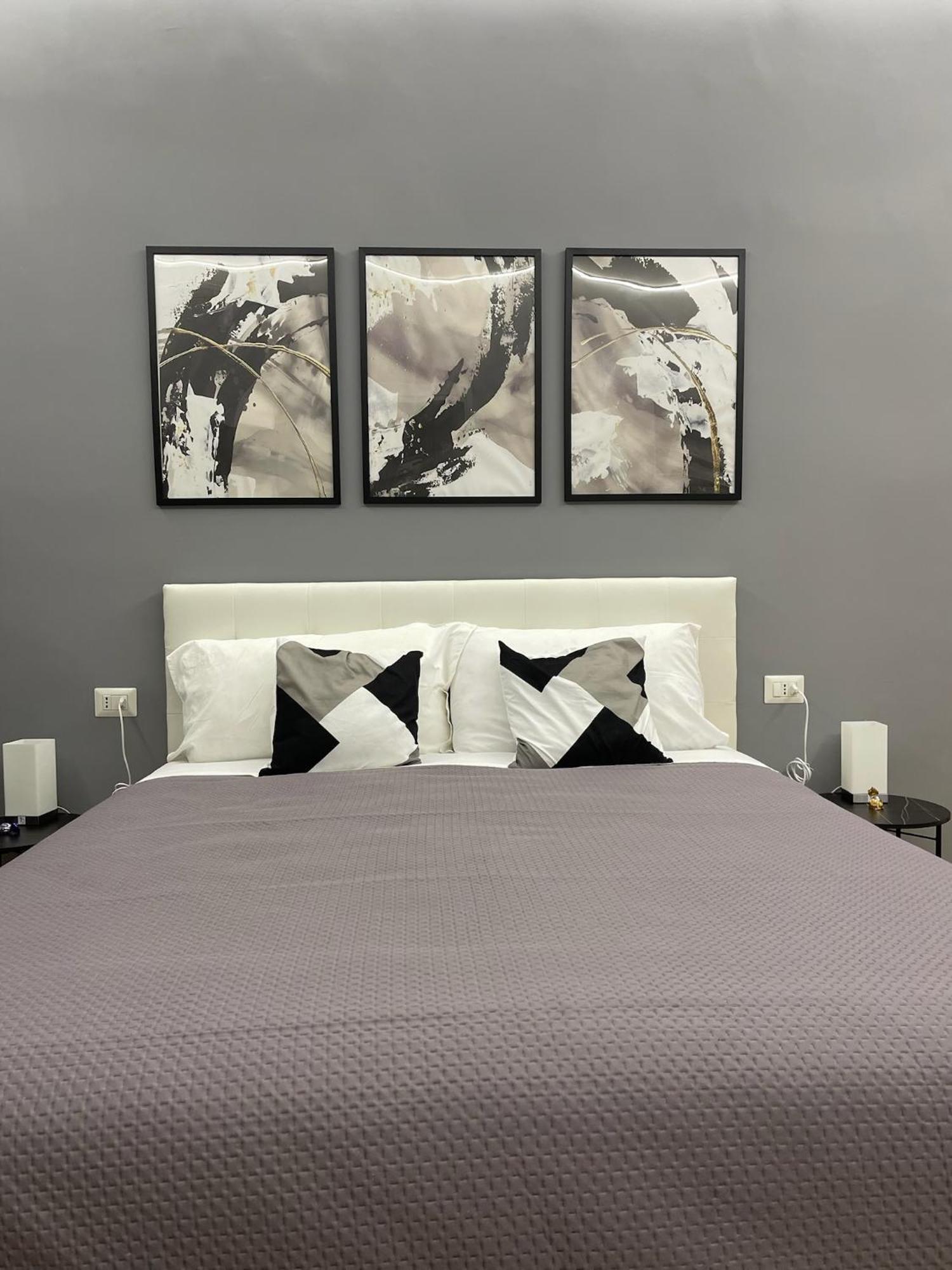 Vomero Suite And Deluxe Room B&B Napoli Bagian luar foto