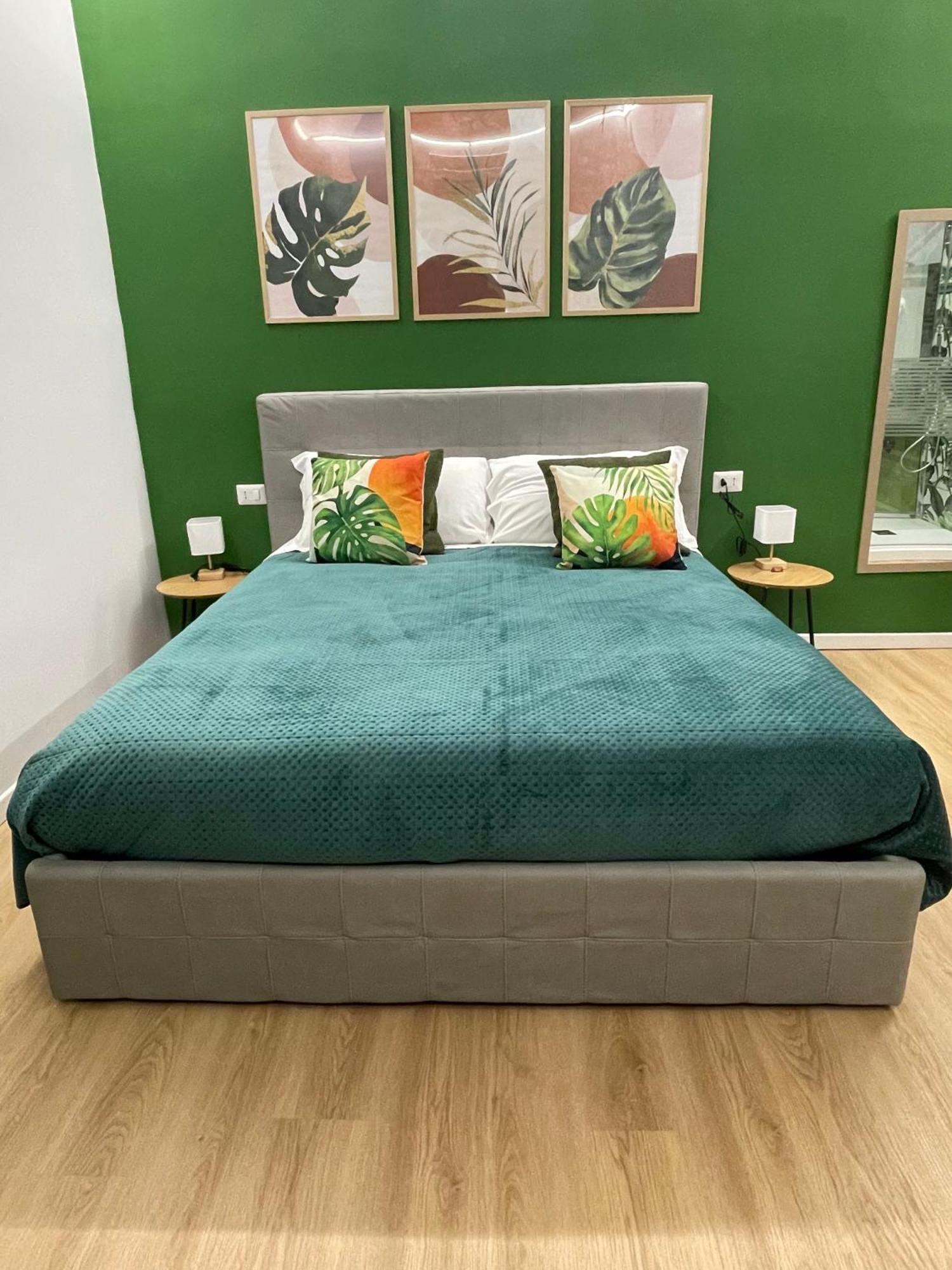 Vomero Suite And Deluxe Room B&B Napoli Bagian luar foto