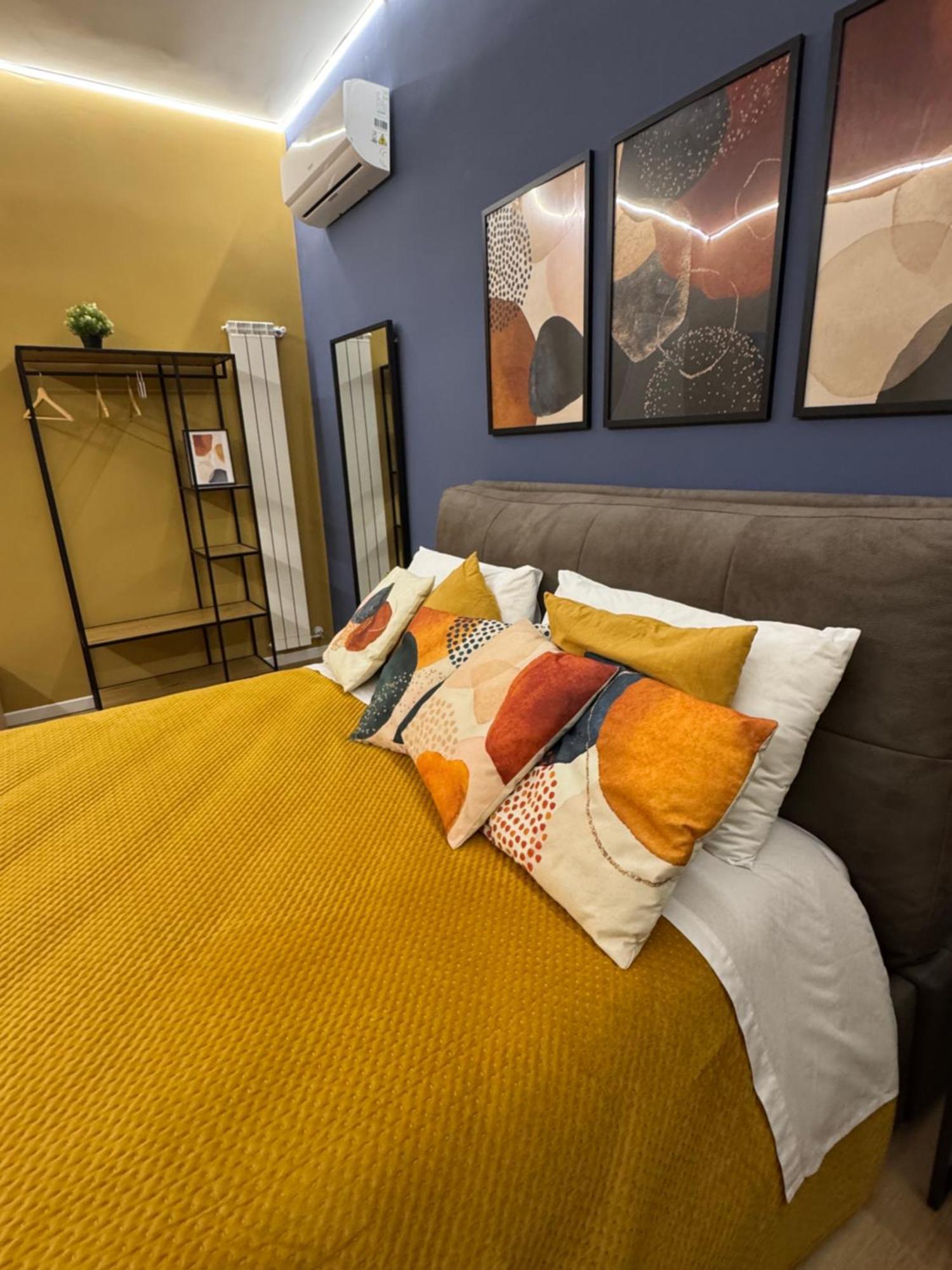Vomero Suite And Deluxe Room B&B Napoli Bagian luar foto